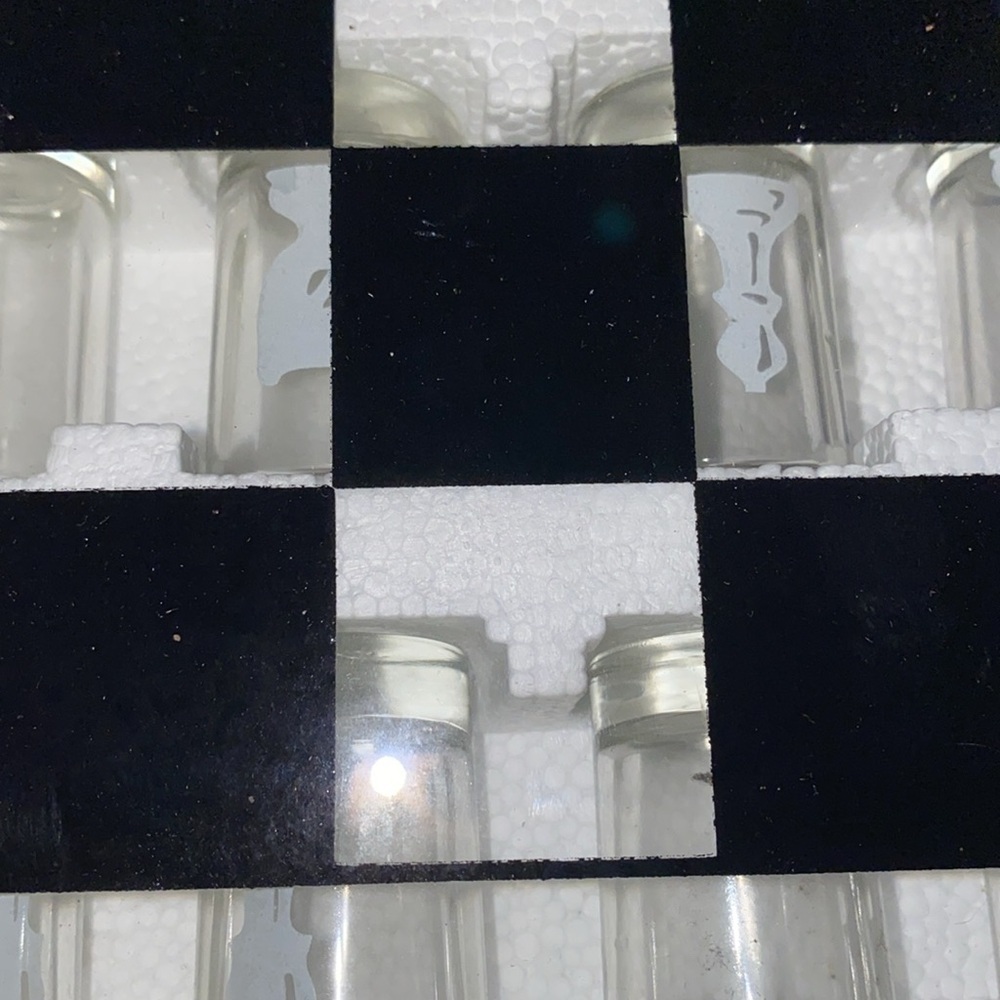 Vintage The Drinking Chess Game Collection - Shot Glasses - - Picture 5 of 5
